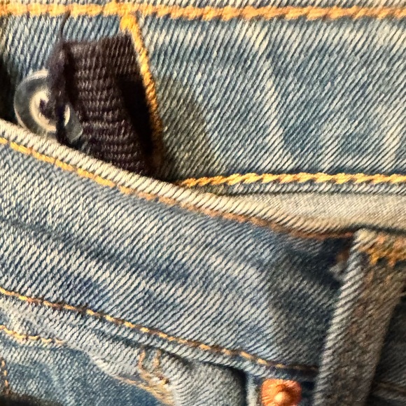 Old Navy Light Blue Wash Distressed Skinny Jeans - Picture 4 of 7